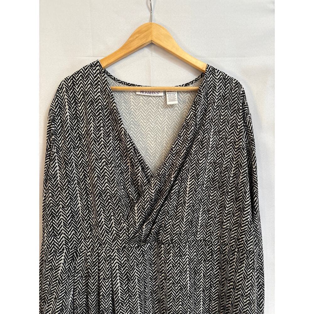 Women’s Roaman’s Size 24W Black & Grey Patterned Long Sleeve Dress.